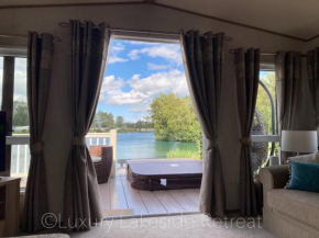 Lakeside Retreat With Hot Tub & Fishing Peg at Tattershall Lakes Country Park